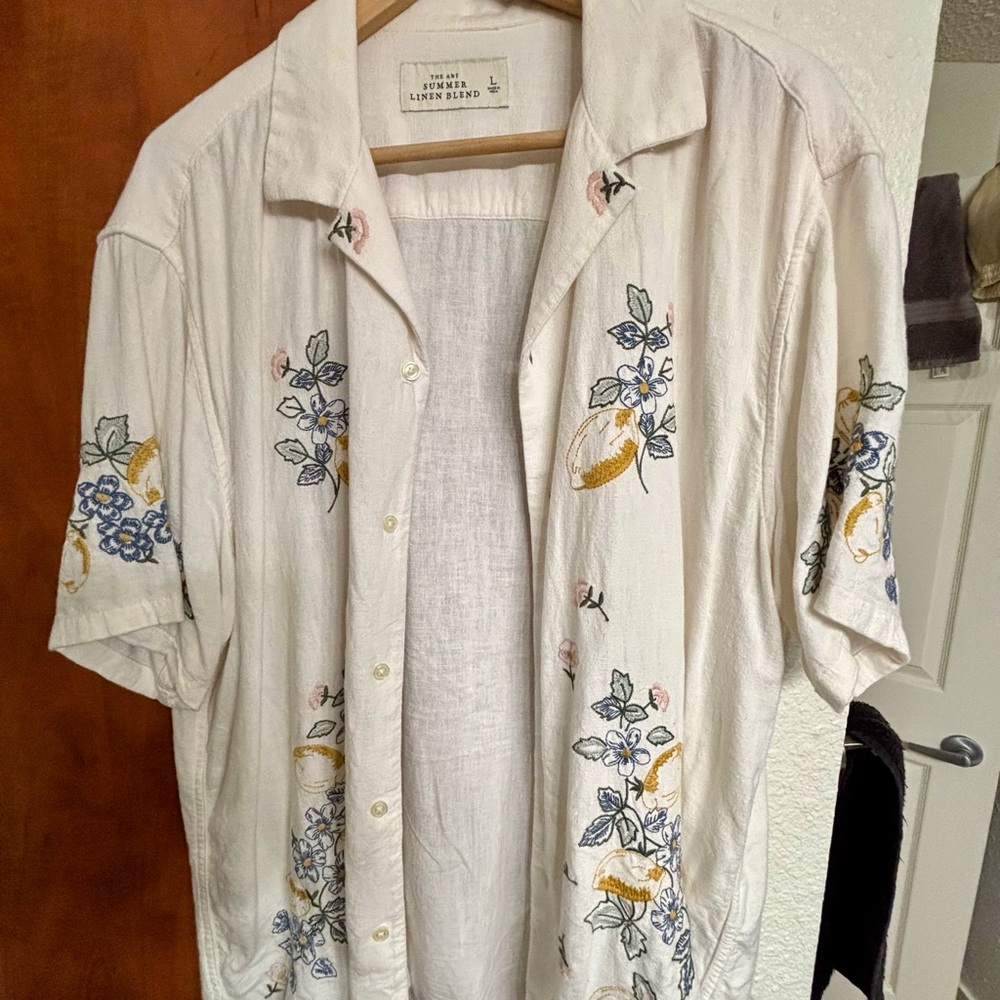 Abercrombie & Fitch Cream Floral Button-Down Shirt